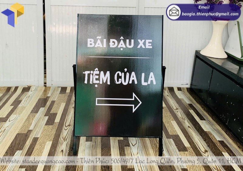 in standee chân xếp