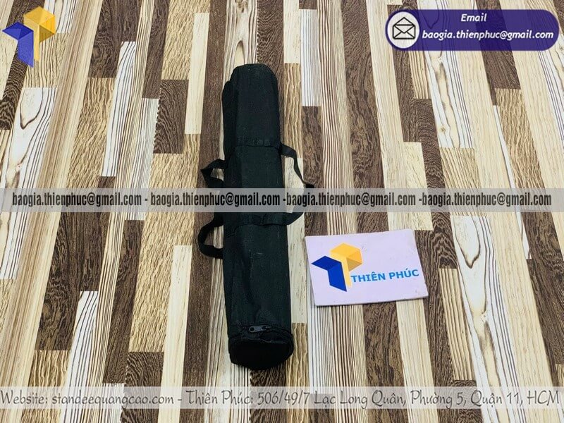 Đặt in standee cuốn nhôm quảng cáo một mặt để trưng bày nội dung khuyến mãi