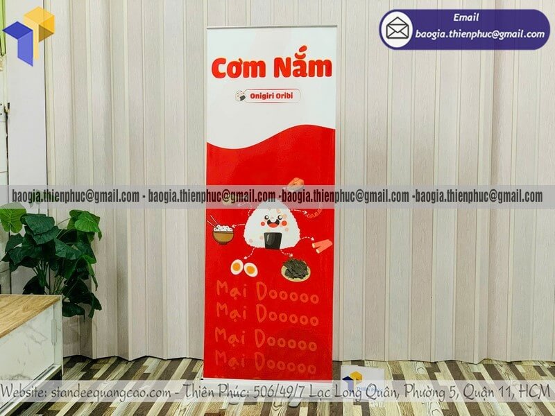 Đặt in standee cuốn nhôm quảng cáo một mặt