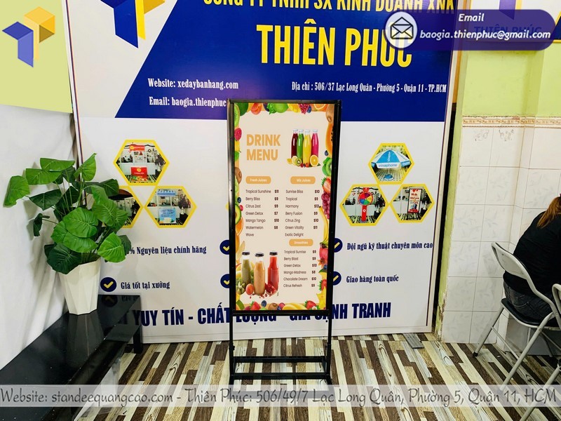 standee khung sắt ngoài trời chịu mưa gió