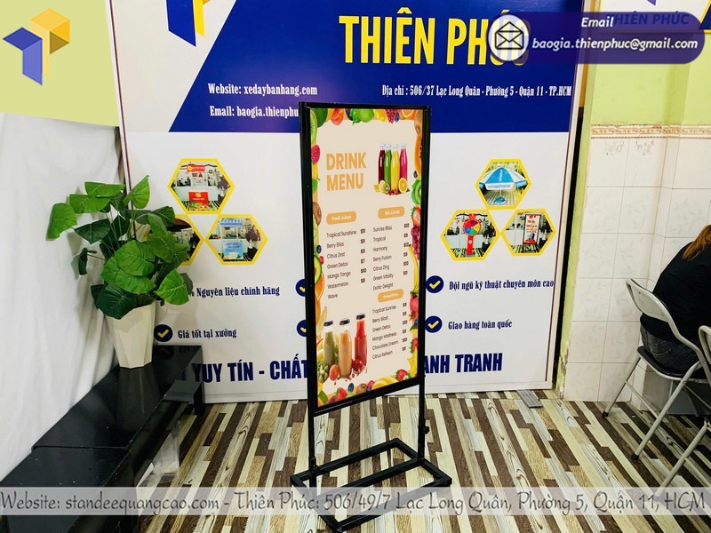 in standee khung sắt ngoài trời có thể thay nội dung