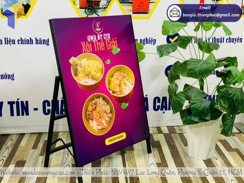 In standee quảng cáo 1 mặt giao ngay, thiết kế bắt mắt