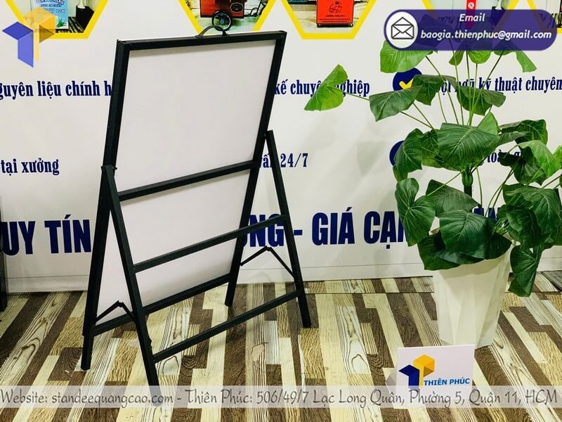 In standee quảng cáo 1 mặt giao ngay giá hấp dẫn, tiết kiệm