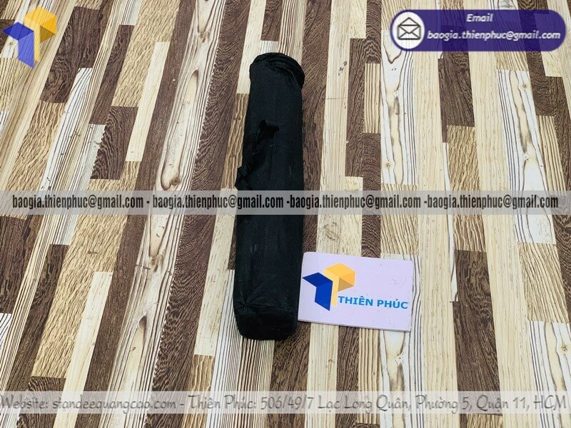 In standee quảng cáo cuốn nhôm đỡ poster 1 mặt sự kiện ra mắt sản phẩm