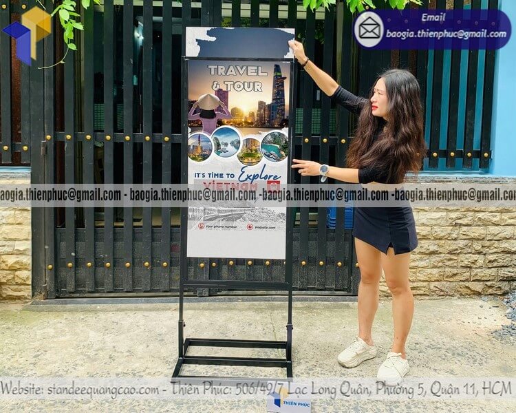 In standee quảng cáo đứng khung sắt di động ngoài trời
