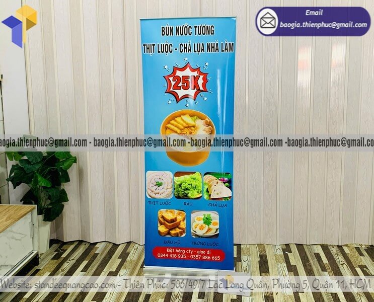 In standee quảng cáo dựng poster 1 mặt cuốn nhôm