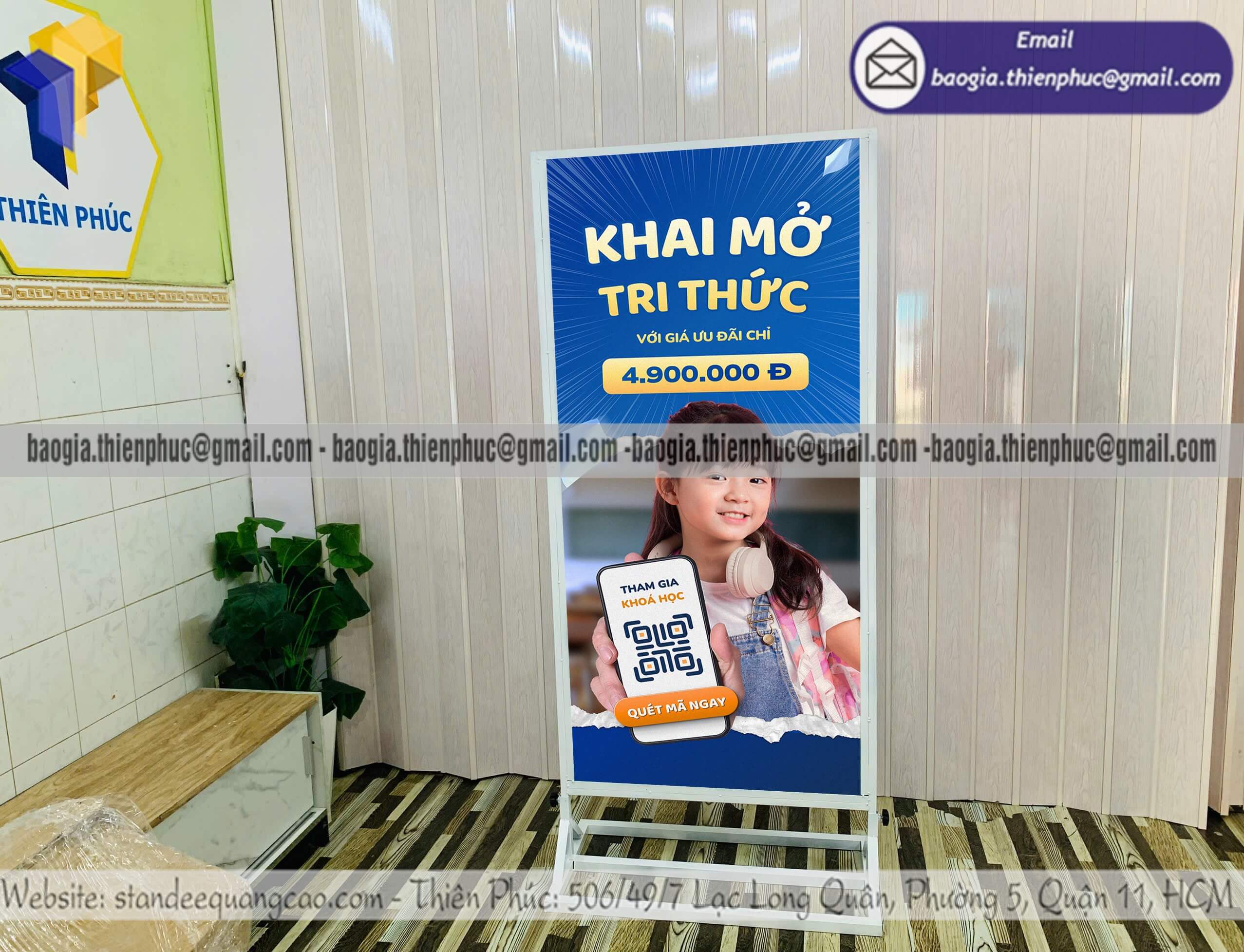Khung bảng hiệu đứng bằng sắt in hình 2 mặt chịu gió