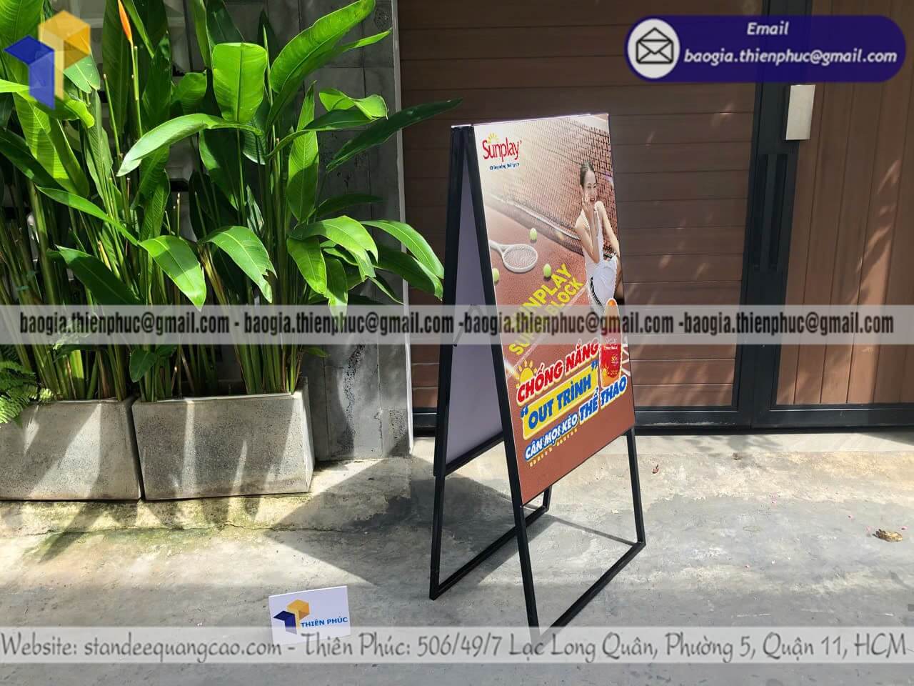 Khung standee chữ A bằng sắt gắn poster trưng bày nội dung cho mọi ngành nghề bán hàng