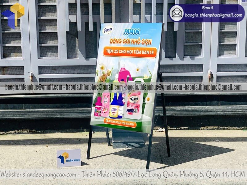 Khung standee chữ A bằng sắt in sản phẩm trưng bày thời trang điện thoại muốn hút khách ngay tại cửa