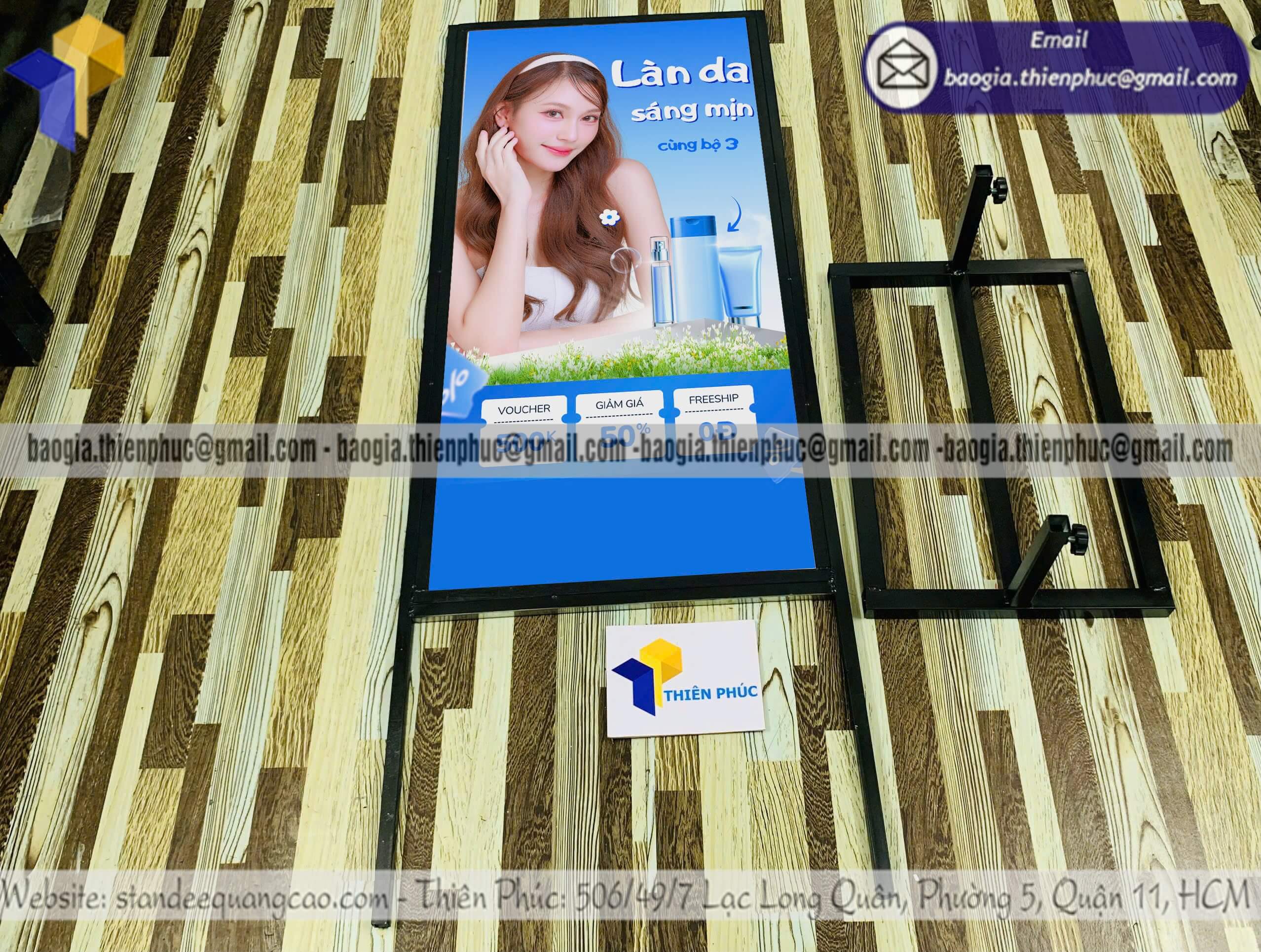 Khung standee sắt đứng hiển thị 2 mặt dùng sự kiện cho nhà hàng khách sạn trường học đẹp