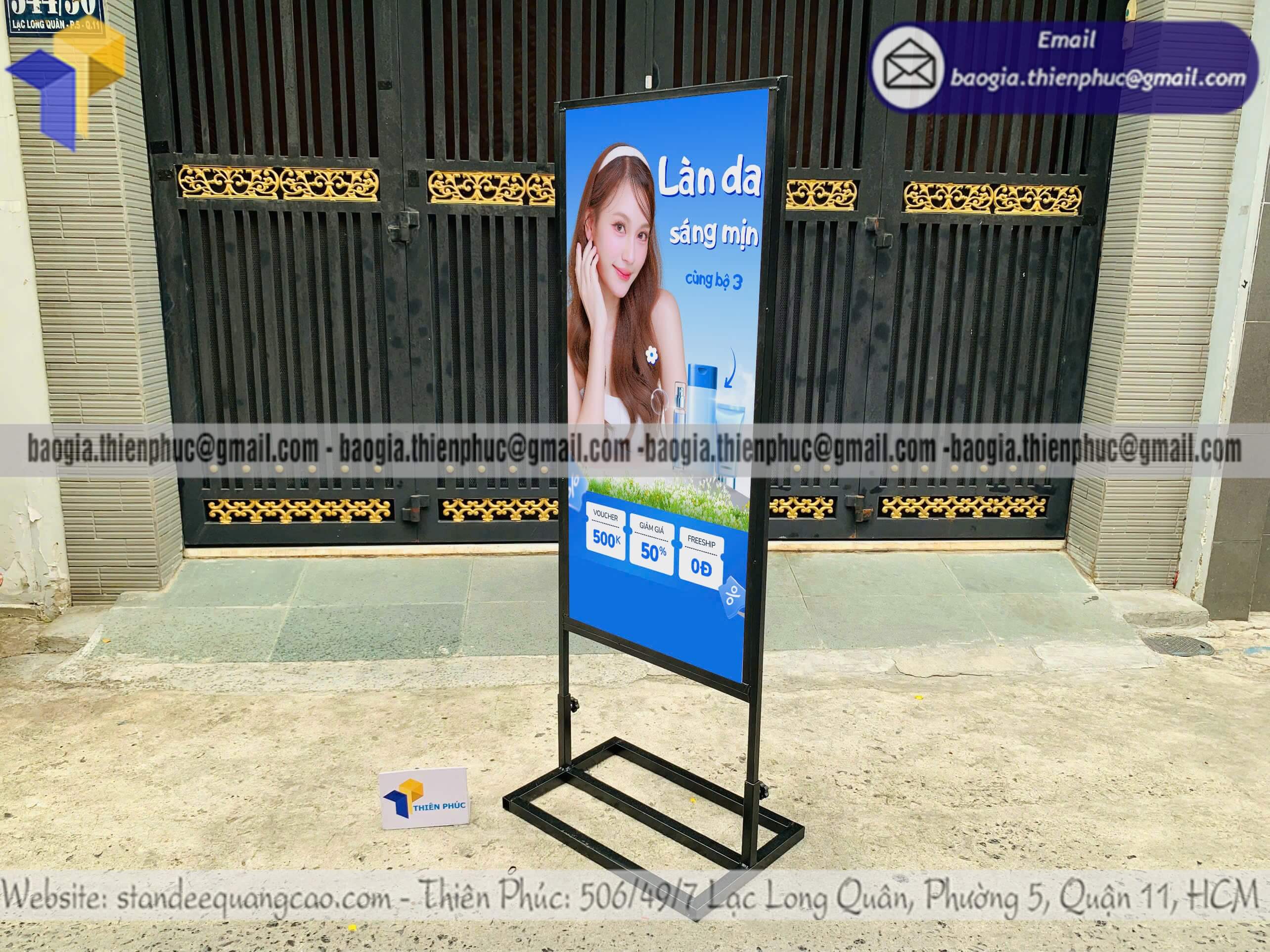 Khung standee sắt đứng hiển thị 2 mặt dùng sự kiện hút khách hàng mỗi ngày
