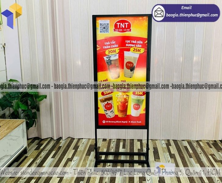 Mẫu bảng hiệu quảng cáo đứng bằng sắt in banner 2 mặt Mẫu bảng hiệu quảng cáo đứng bằng sắt in banner 2 mặt