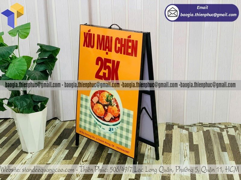 Mẫu bảng quảng cáo A bằng sắt cho quán ăn vỉa hè bền chắc phù hợp quán bình dân