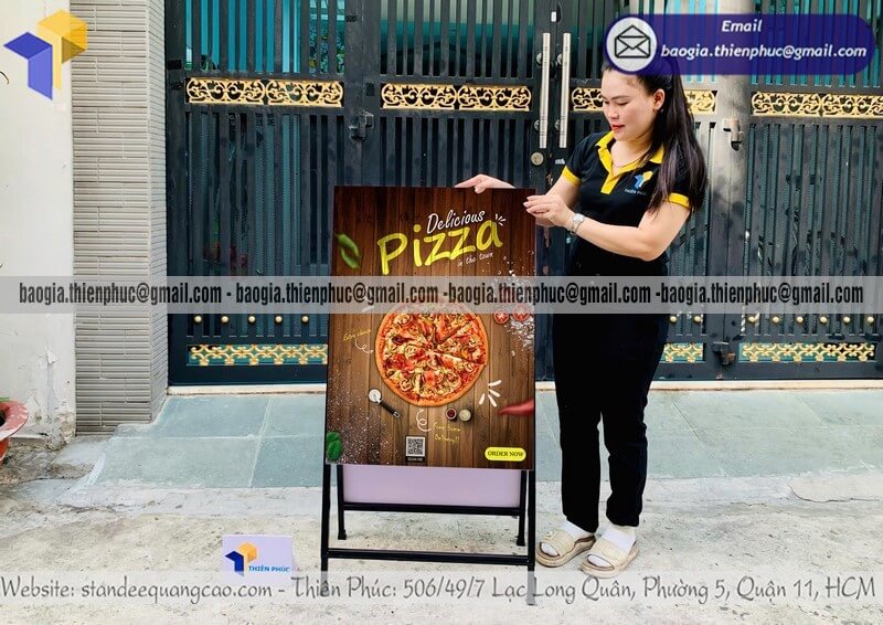 Mẫu bảng standee chữ A đặt ngoài trời cho quán ăn