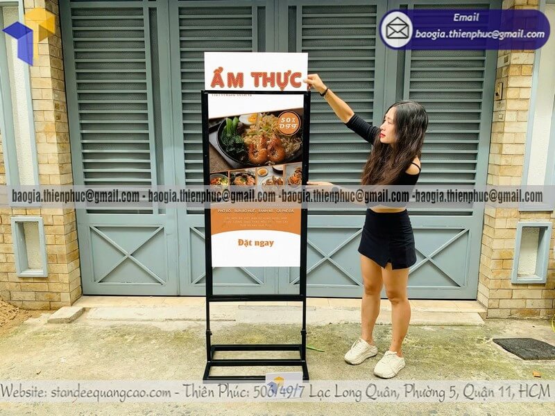 Mẫu bảng standee quảng cáo khung sắt để trên vỉa hè bán tại xưởng giao hàng toàn quốc