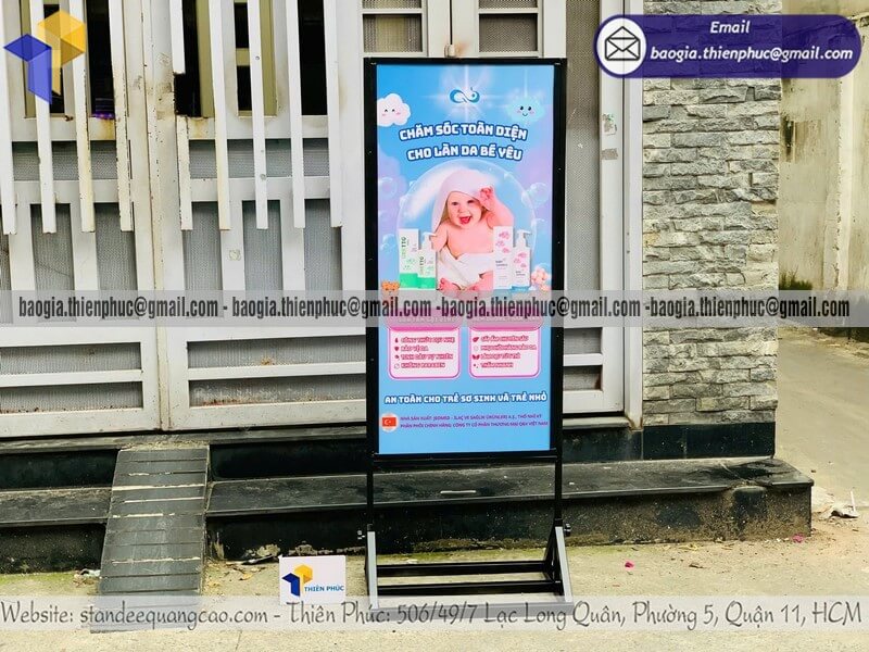 Mẫu standee A khung sắt đứng in 2 mặt chắn gió mới nhất Mẫu standee A khung sắt đứng in 2 mặt chắn gió mới nhất
