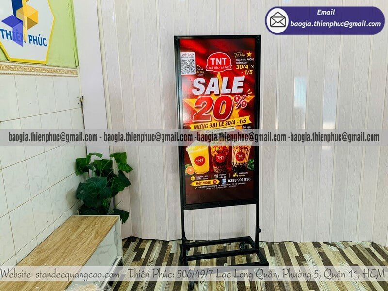 Mẫu standee khung sắt đứng cho quán cafe vỉa hè tăng doanh thu thu hút khách ngoài phố