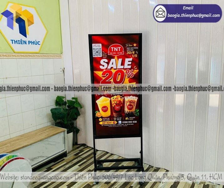 Mẫu standee khung sắt đứng cho quán cafe vỉa hè