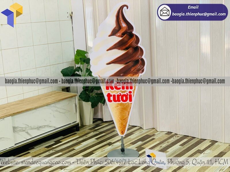 Mẫu standee mô hình cây kem in 2 mặt để ngoài trời cho cửa hàng ngoài trời đồ uống ăn vặt