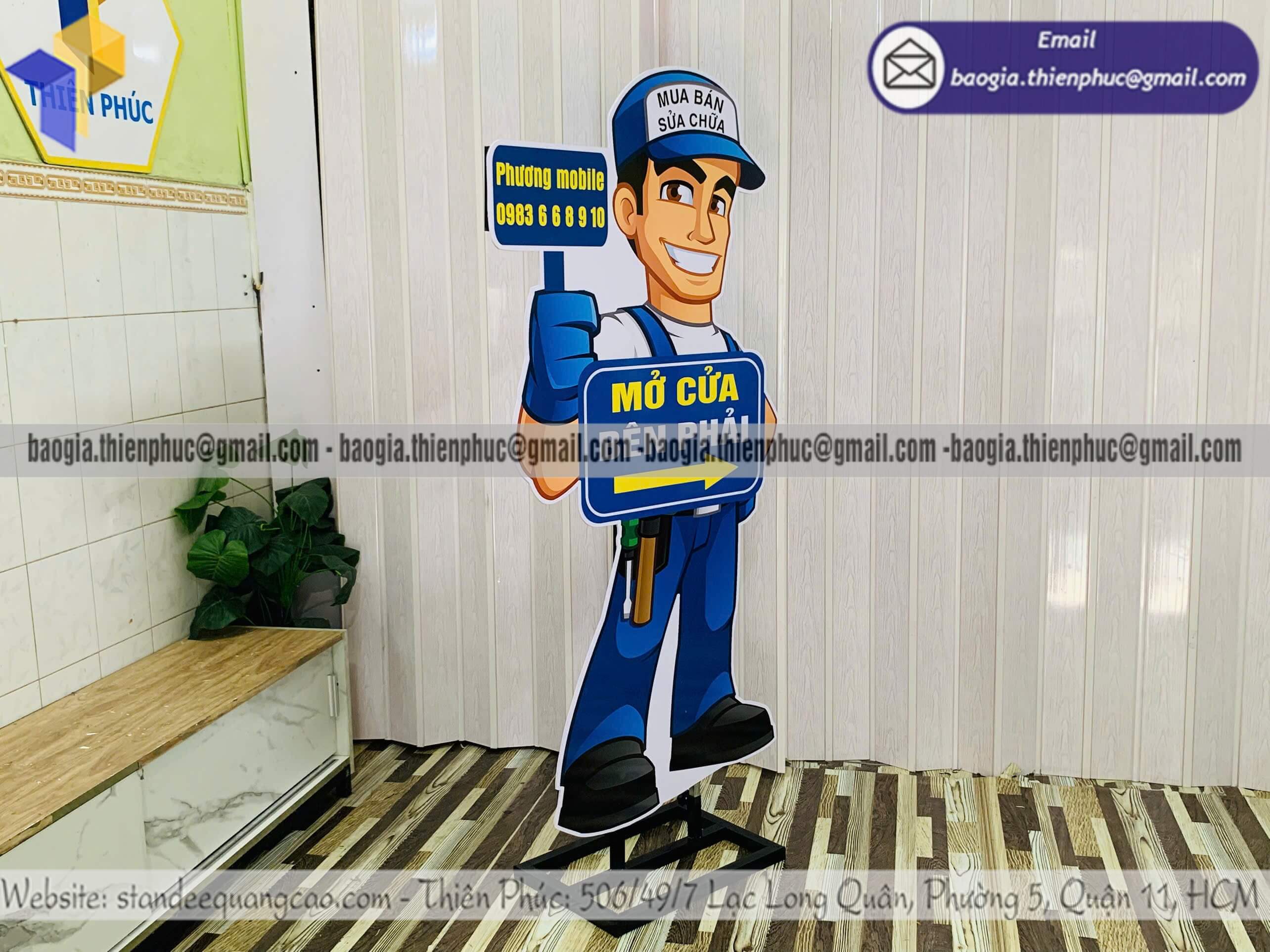 Mẫu standee mockup người 1 mặt cho cửa hàng mẫu riêng cho các chương trình khuyến mãi và marketing