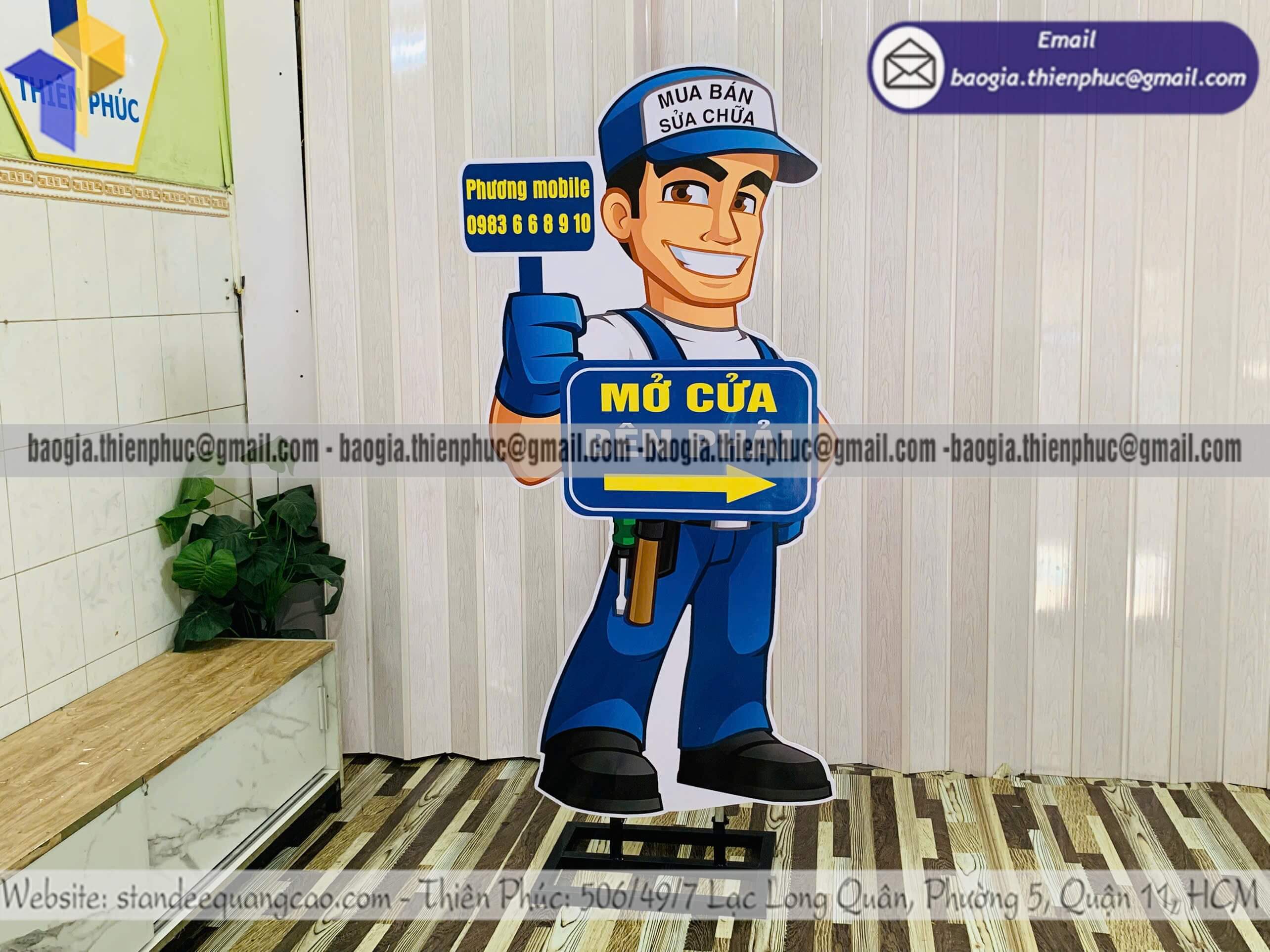 Mẫu standee mockup người 1 mặt cho cửa hàng