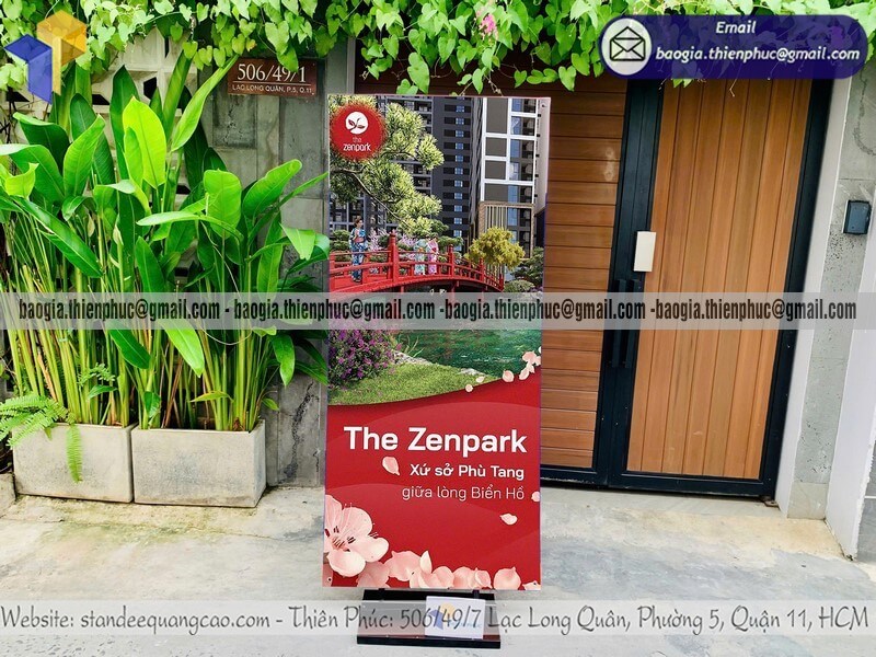 Mẫu standee quảng cáo treo poster lắp ráp chịu được gió