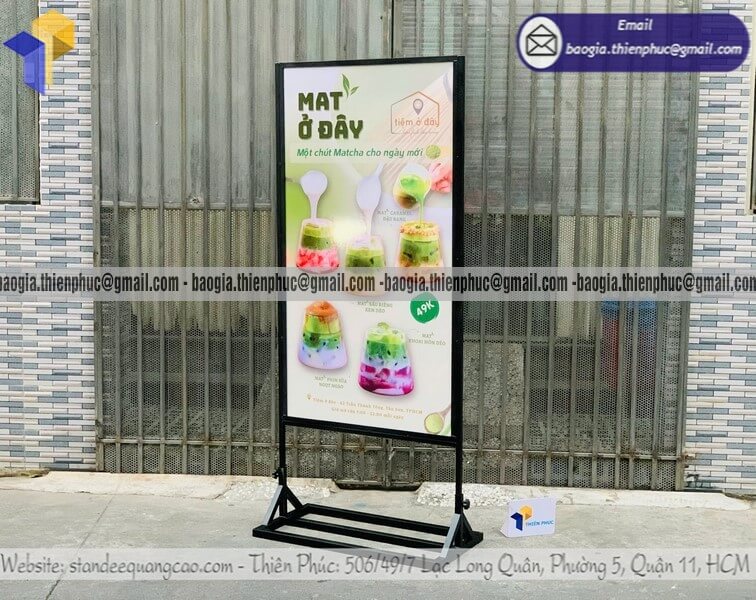 Mua bảng standee quảng cáo sản phẩm đứng ngoài trời sản xuất trực tiếp chống gió tốt