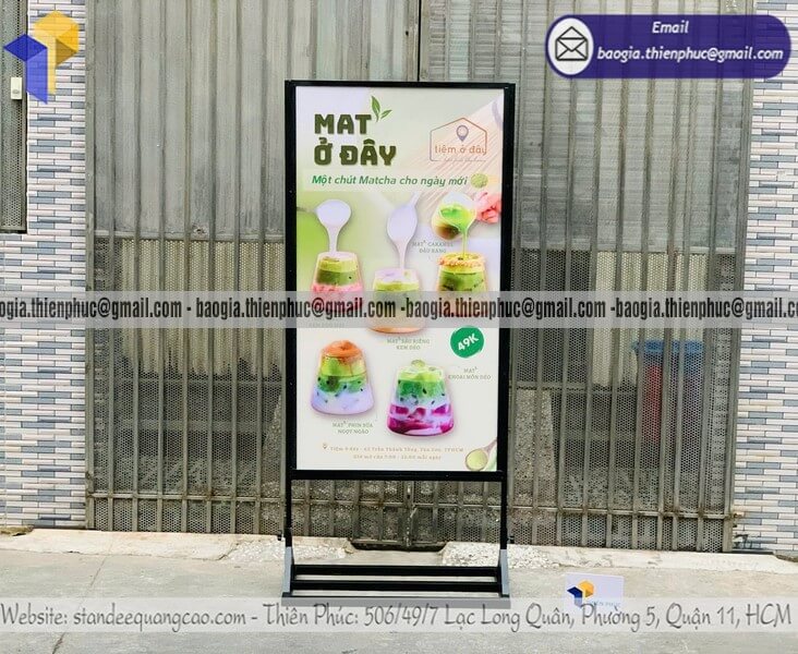 Mua bảng standee quảng cáo sản phẩm đứng ngoài trời