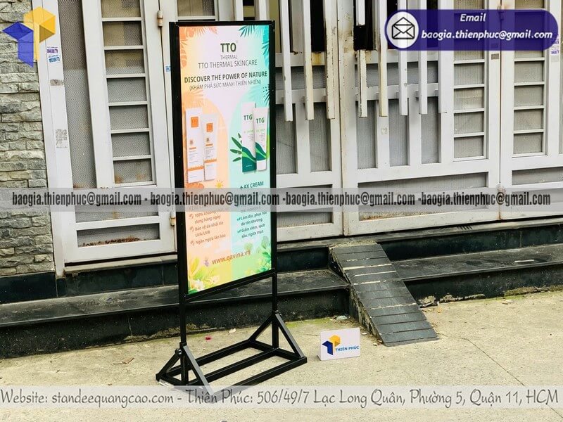 Nơi bán standee đứng ngoài trời khung sắt chất lượng dày bền chắc