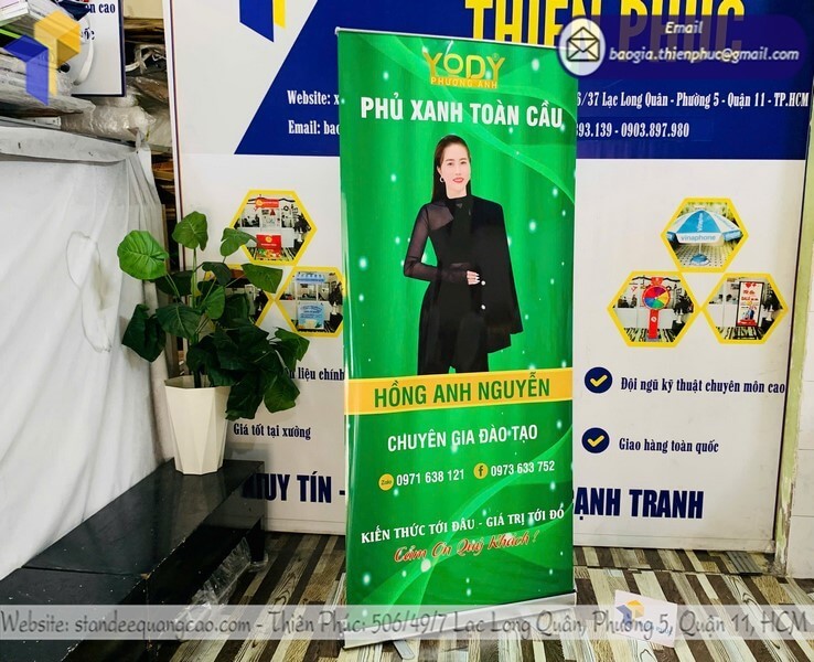 Nơi bán Standee kéo cuốn quảng cáo bằng nhôm in logo cho sự kiện khai trương