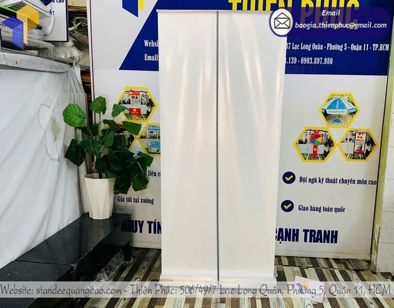 Nơi bán Standee kéo cuốn quảng cáo bằng nhôm in logo đa kích thước màu