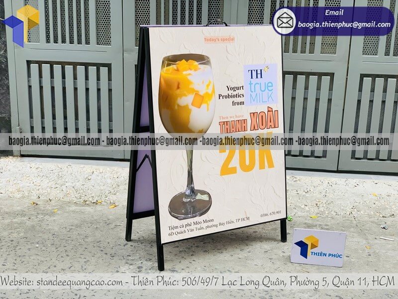 Nơi in bảng standee A chân sắt 2 mặt để vỉa hè nhanh thu hút khách hàng dễ dùng dễ thay