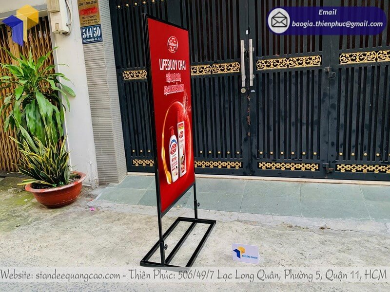 Nơi in bảng standee khung sắt quảng cáo hai mặt đẹp miễn phí lấy nhanh