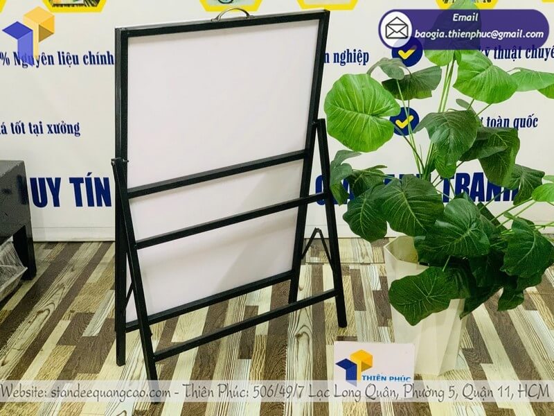 Nơi làm bảng standee 1 mặt theo yêu cầu thiết kế miễn phí, VAT