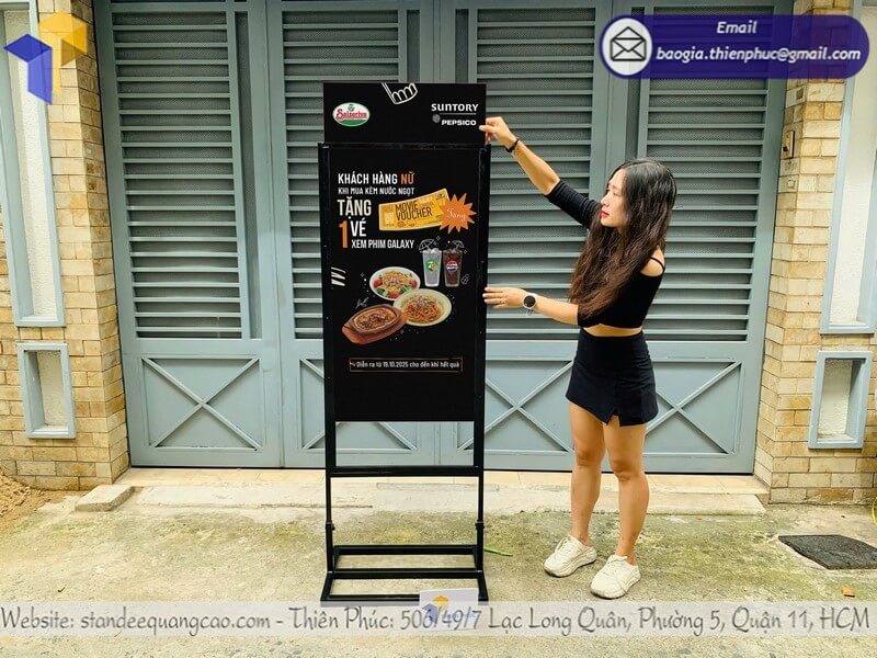 Nơi làm bảng standee khung sắt đứng 2 mặt cho sự kiện uy tín, in nhanh