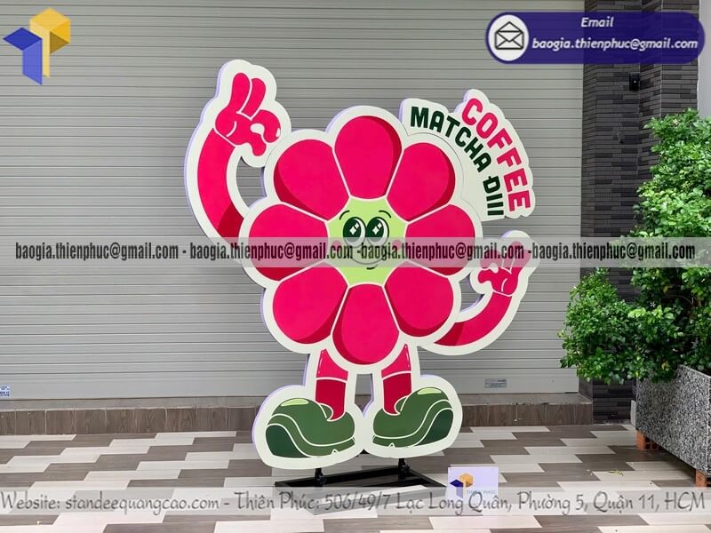 Nơi nhận làm standee mô hình sản phẩm in 3D trước quán cafe trước cửa hàng ngoài trời dễ nhận diện