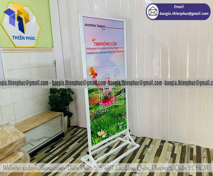 Standee 2 mặt khung sắt quảng cáo ngoài trời chịu gió theo yêu cầu marketing bán lẻ