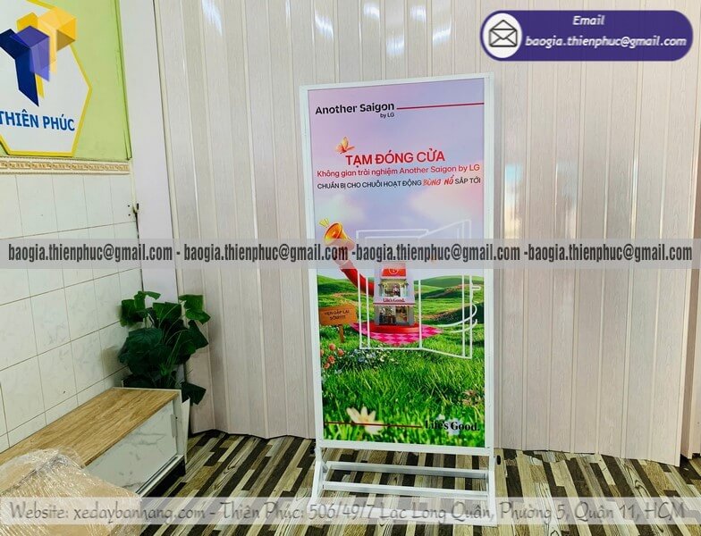 Standee 2 mặt khung sắt quảng cáo ngoài trời chịu gió