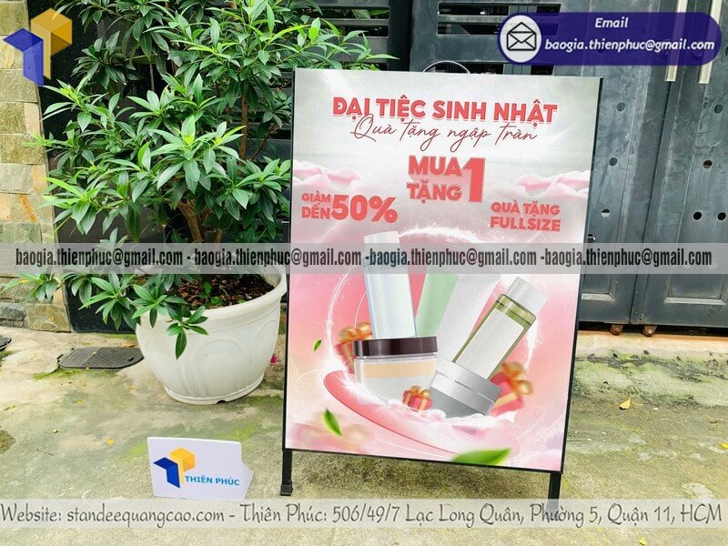 Standee A quảng cáo sản phẩm một mặt chân sắt di động Standee A quảng cáo sản phẩm một mặt chân sắt di động