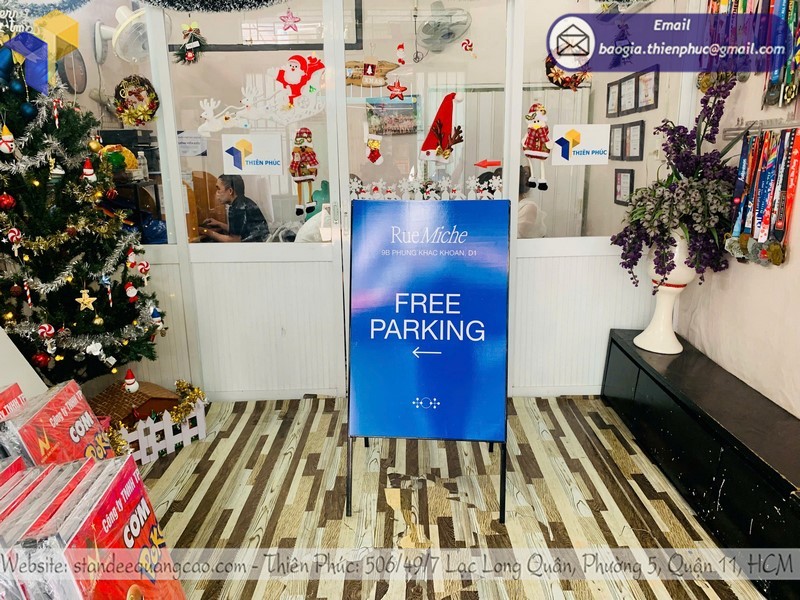 standee quảng cáo chân sắt uy tín