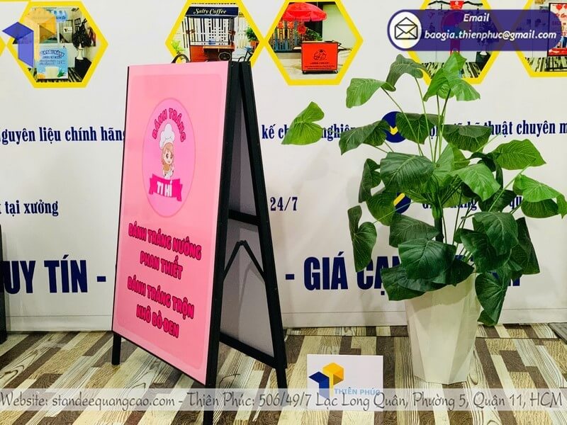 Standee chữ A 2 mặt bán chạy in logo quảng cáo hiệu quả