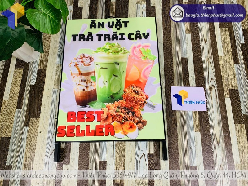 Standee chữ A có tay xách nhỏ gọn, nhẹ nhàng dễ dàng di chuyển