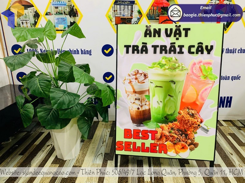standee chữ A có tay xách