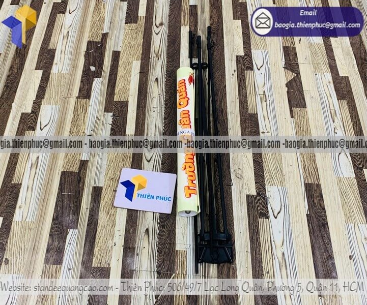 Standee chữ X treo poster ngoài trời cho quán ăn menu khuyến mãi cực đẹp