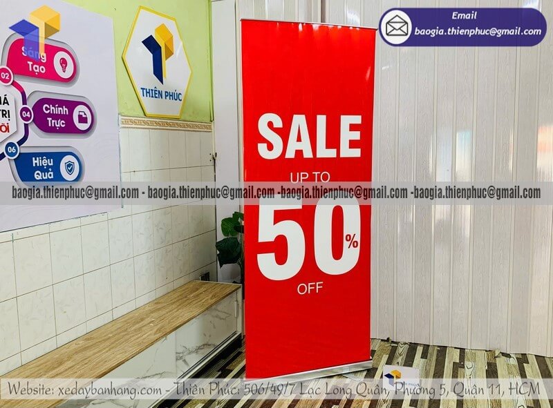 Standee cuốn nhôm đỡ banner quảng cáo ngoài trời sản xuất HCM giao hàng toàn quốc