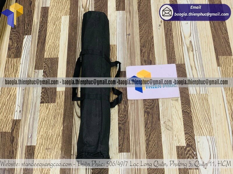 Standee cuốn nhôm dựng banner in 1 mặt quảng cáo trưng bày sản phẩm tại showroom thu hút khách