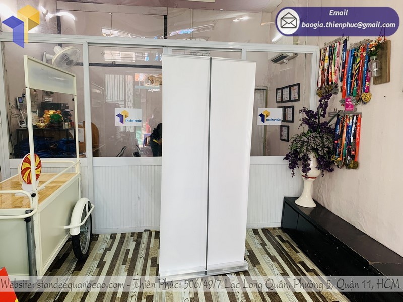 Standee cuốn quảng cáo đẹp