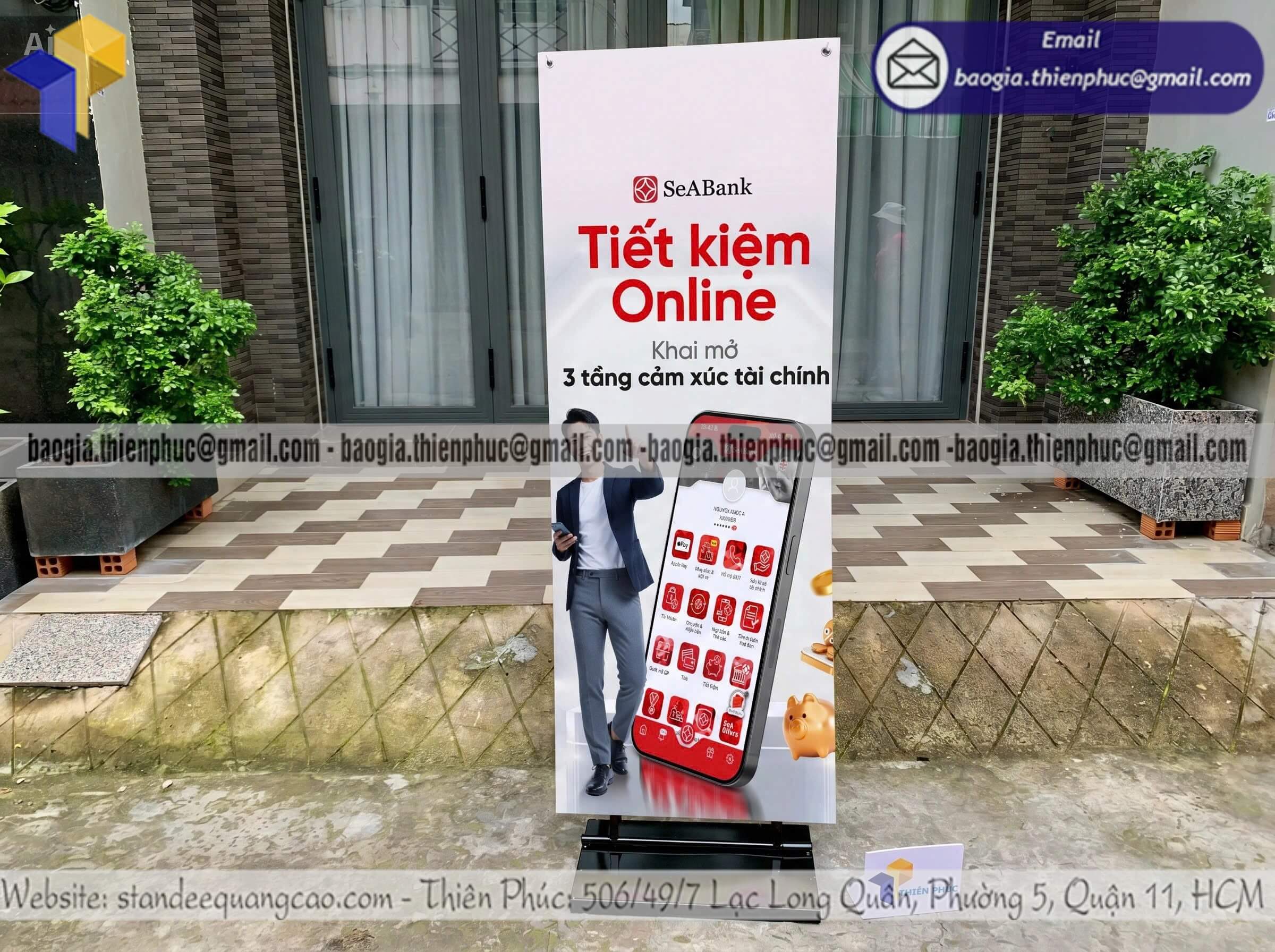 Standee đế sắt treo poster in 1 mặt chống lật