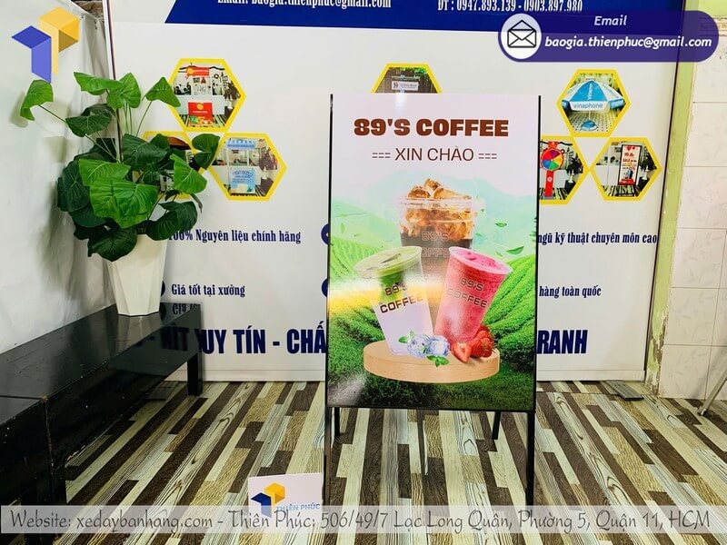 Standee di động giá rẻ khung sắt, dễ gấp gọn, dễ vận chuyển