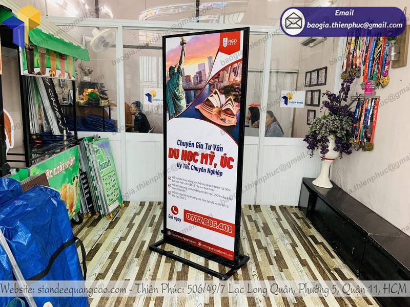 standee giới thiệu khóa du học